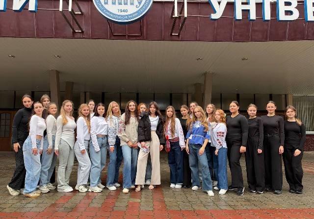  Флешмоб до дня писемності від першокурсників.